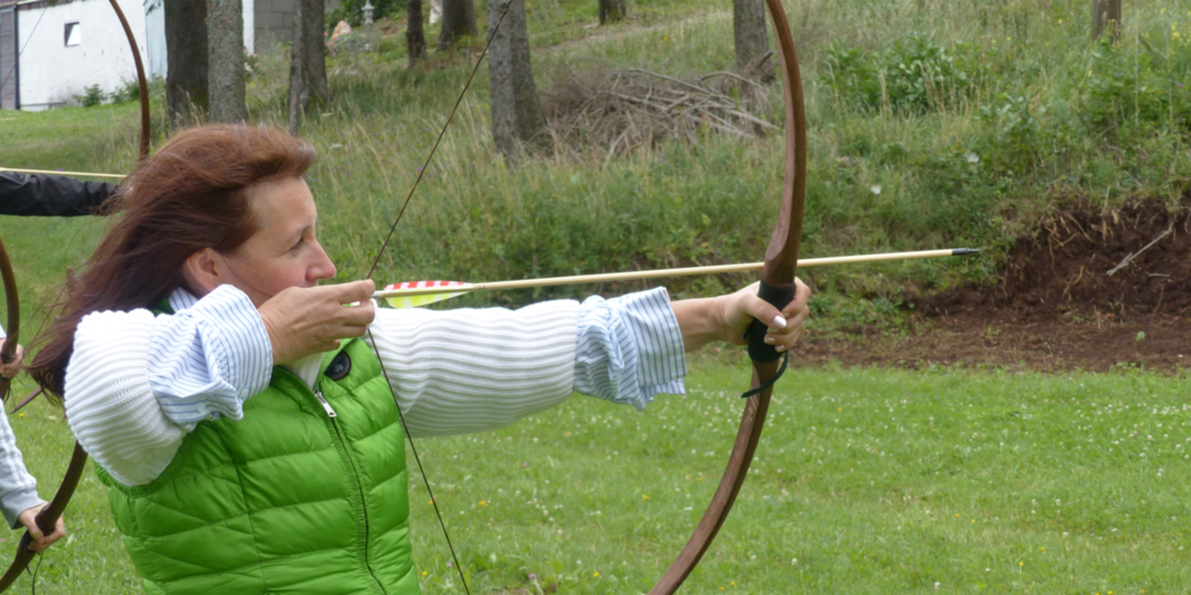 Susanne Strobach beim Bogenschießen